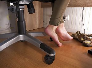 Sneaky Voyeur Watches Natural Feet In Worn Sandals Under Table 4K
